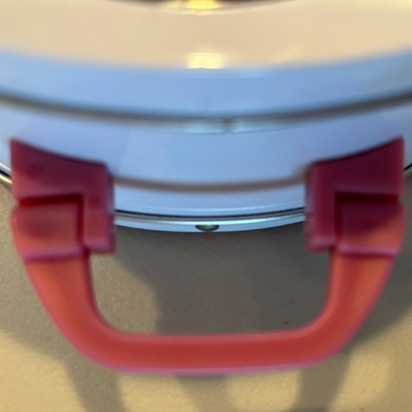 Hello Kitty by Sanrio | 2014 small Nurse Hello Kitty tin. - Picture 12 of 14